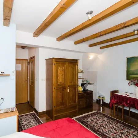 Apartment Taura - Studio With Balcony And Old City View